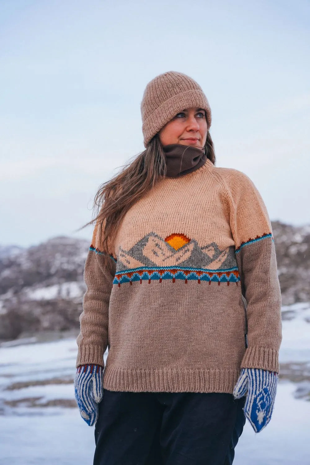 Harila Makula beige fra Villmarksgensere av Linka Neumann