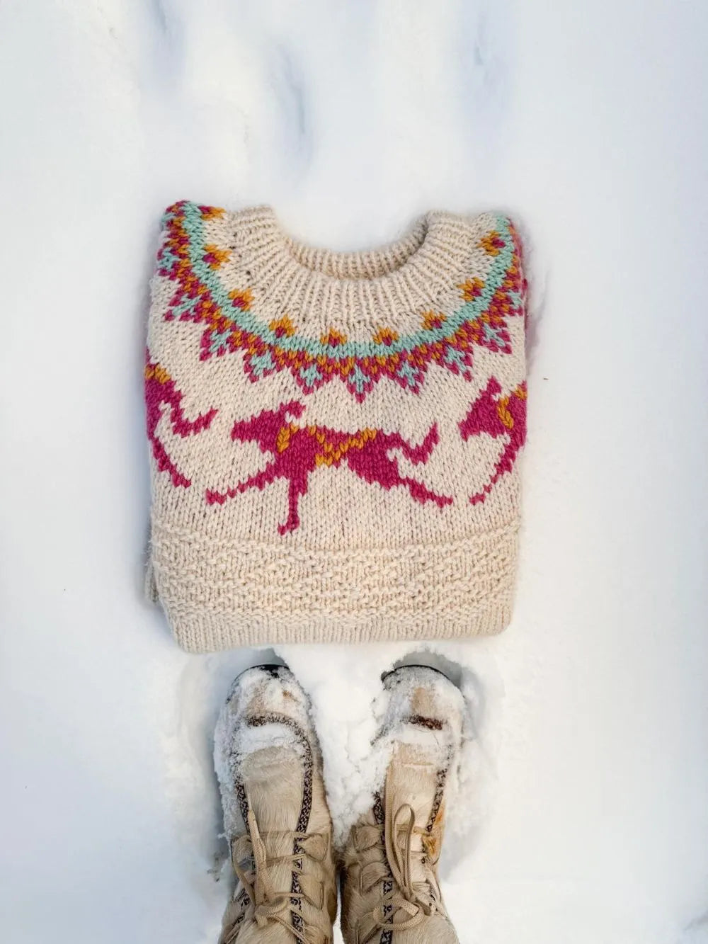 One week sleddog sweater white and pink fra Villmarksgensere av Linka Neumann