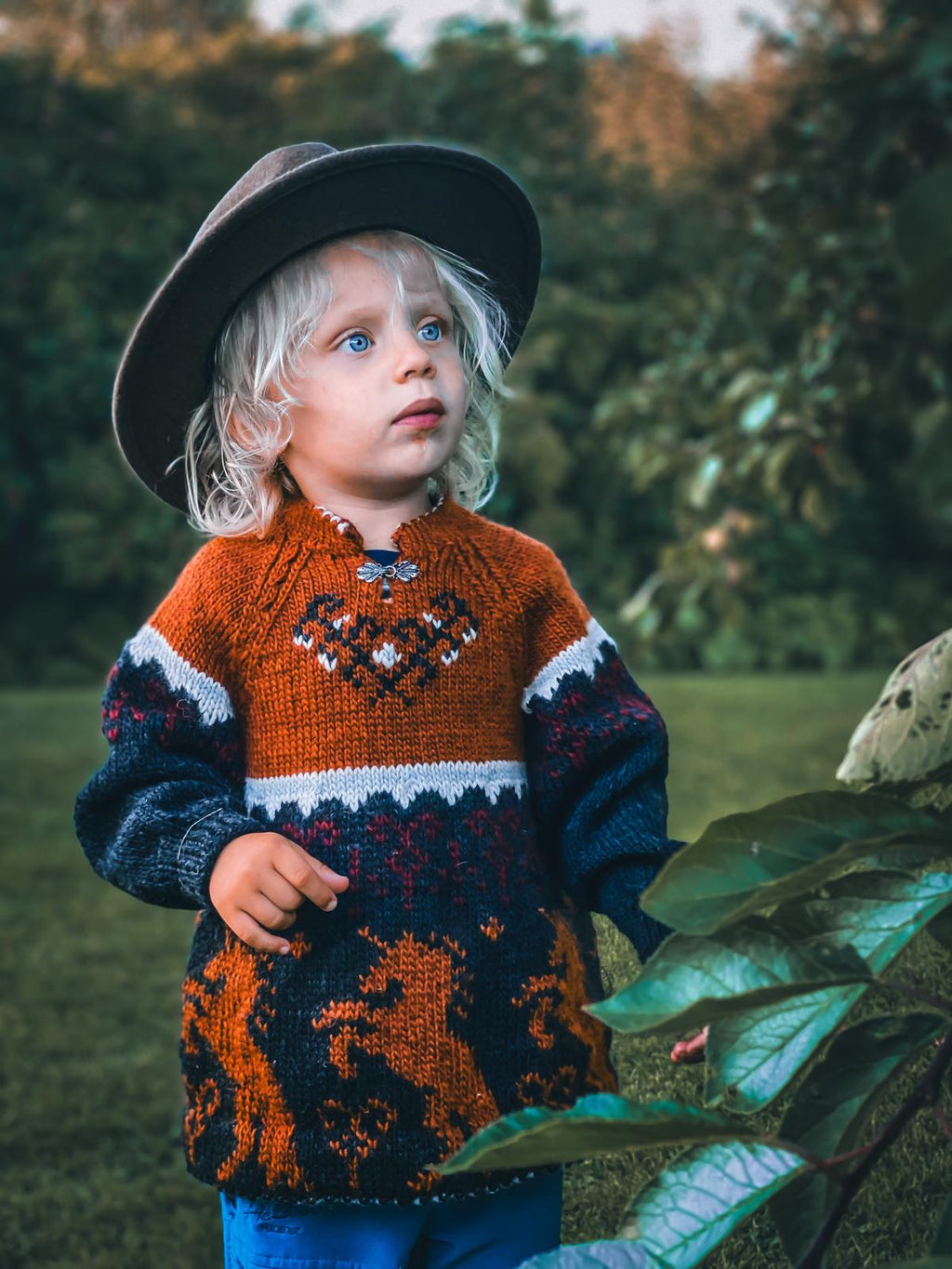 Polar Unicorn Sweater for children (digital pattern)