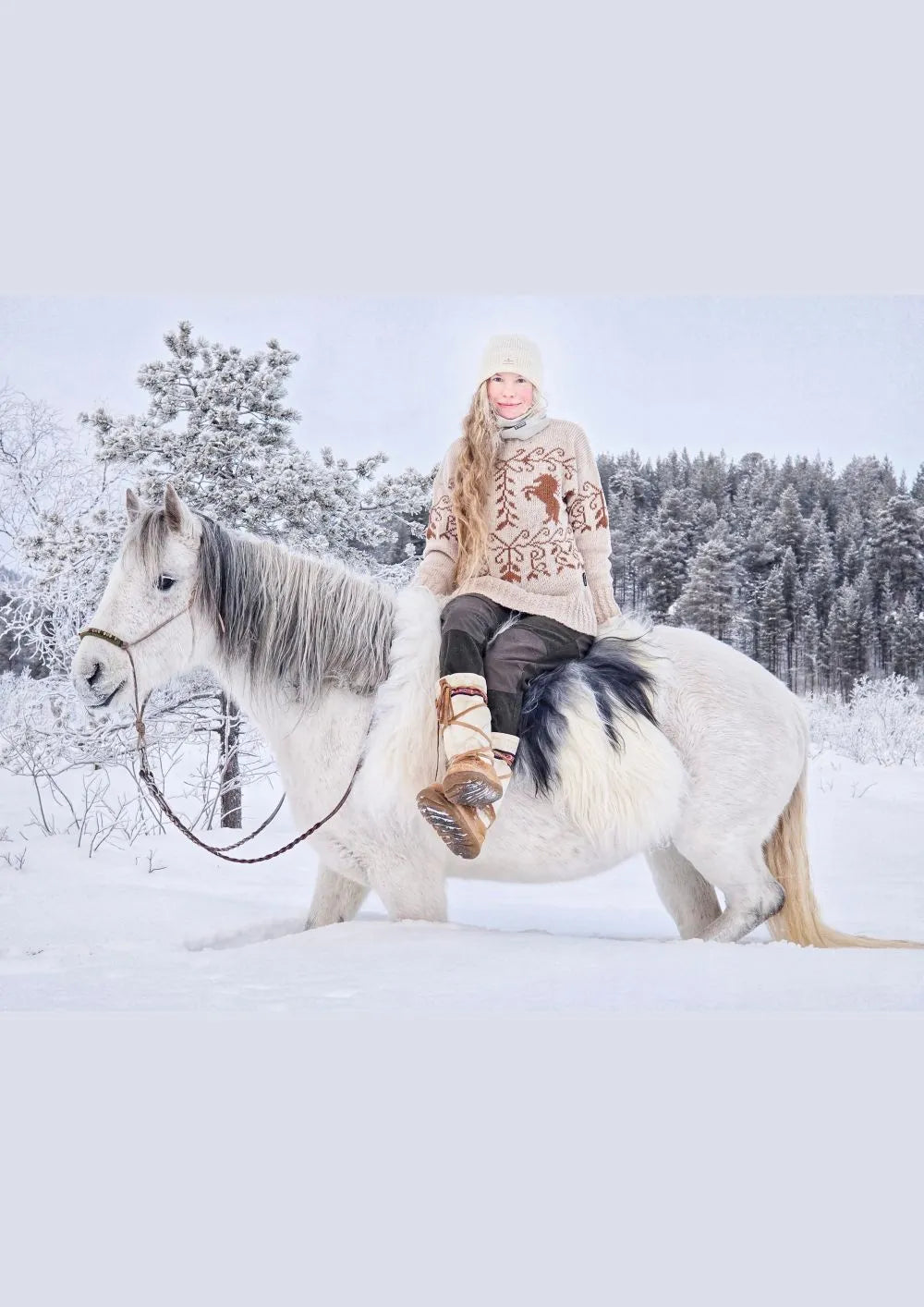 LinkaWear Shadowfax Iona beige 1 fra Villmarksgensere av Linka Neumann