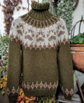 Villmarksgenseren dark olive og light beige heather villmarksgenseren av Linka Neumann