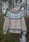 Villmarksgenseren mid-season light beige og navy blue