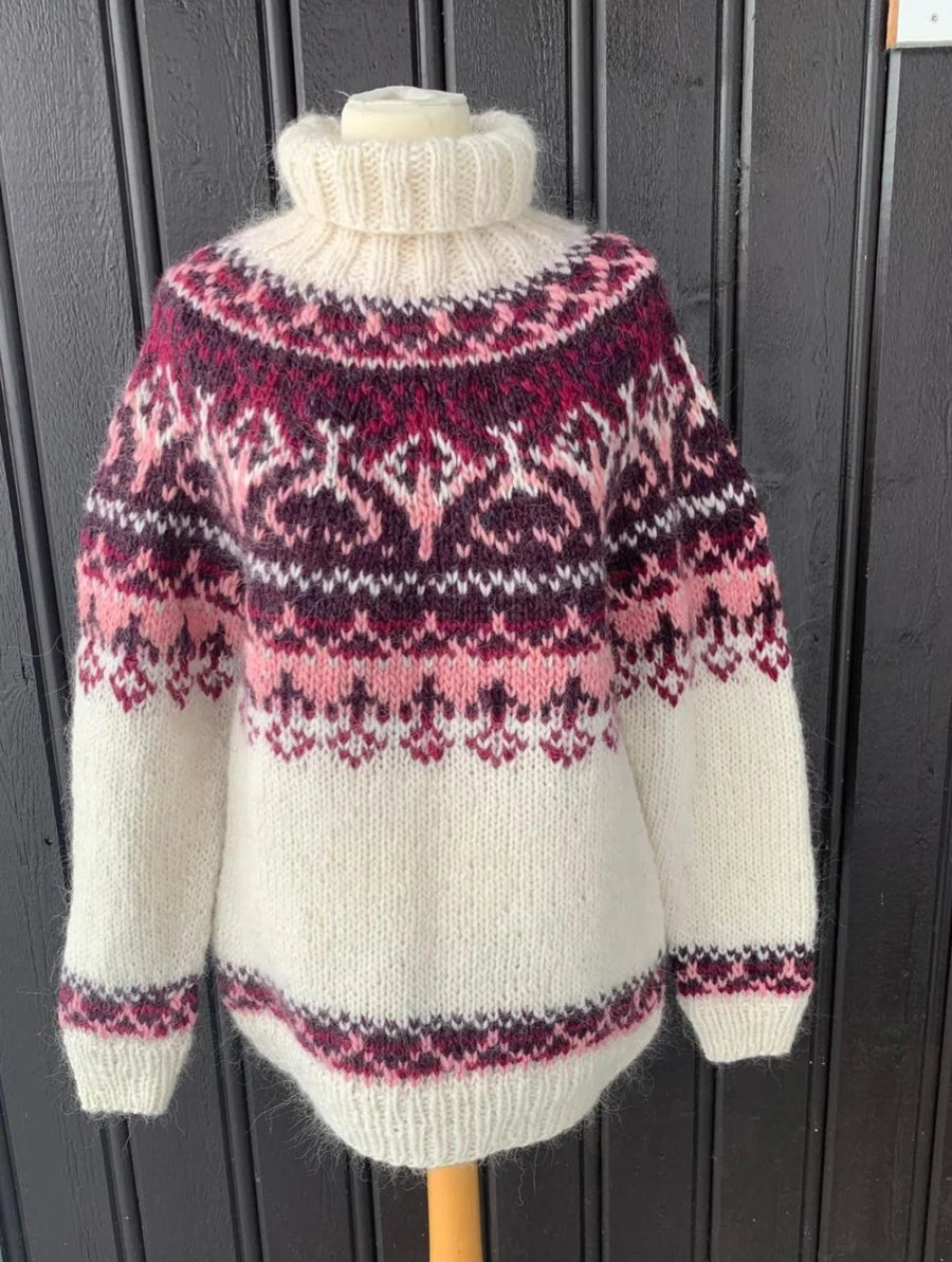 Alasuq polar white og fuchsia heather fra Villmarksgensere av Linka Neumann