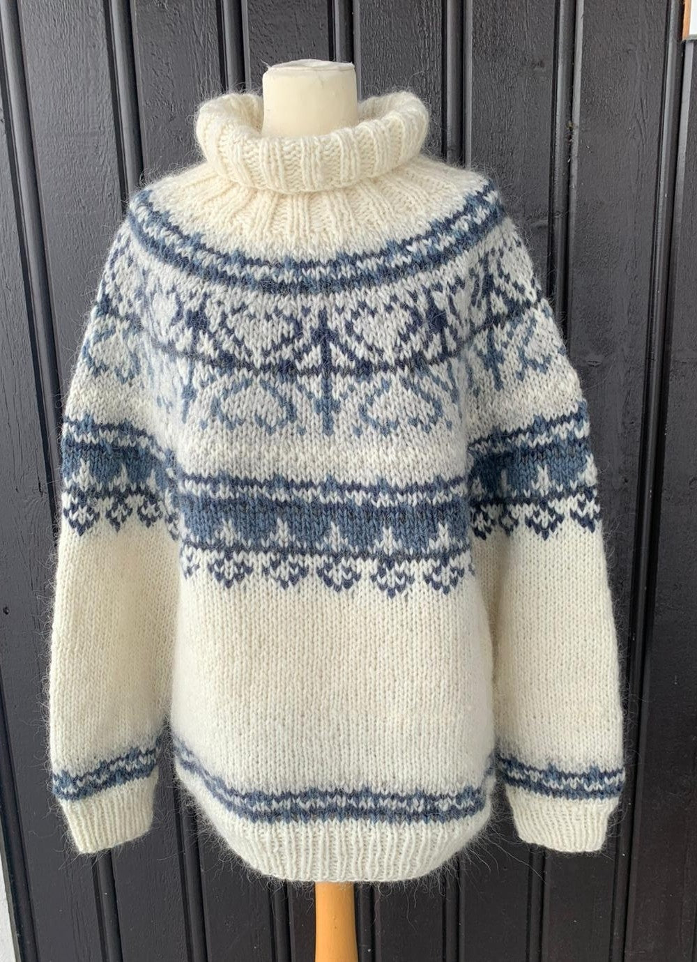 Alasuq polar white og indigo fra Villmarksgensere av Linka Neumann