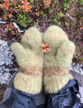 Alasuq mittens light green