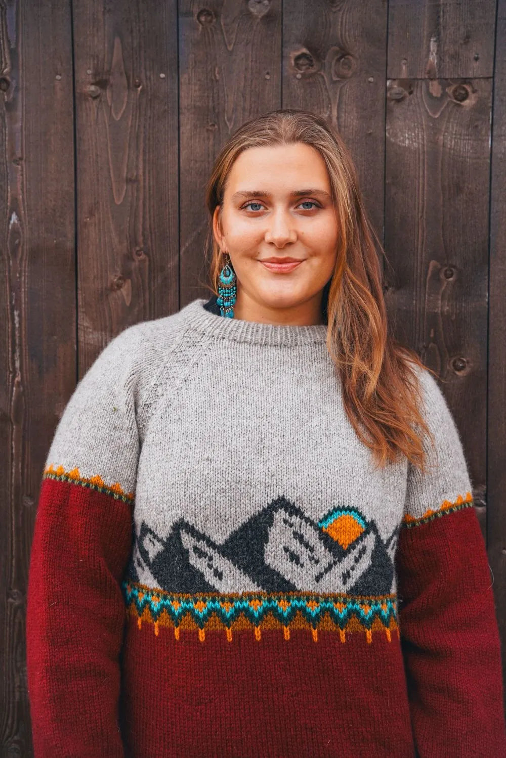 Harila mid-season burgunder og melert lys beige fra Villmarksgensere av Linka Neumann