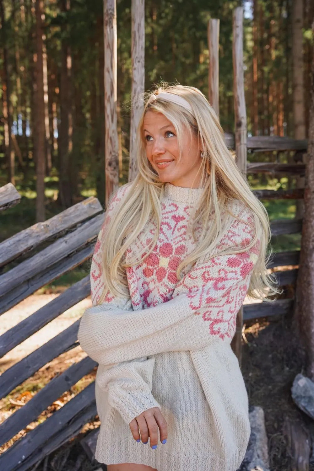 Blomigenser ecru og gammelrosa fra Vårkolleksjonen Villmarksgensere av Linka Neumann