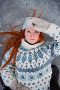 Katmandu polar white og navy fra Villmarksgensere av Linka Neumann