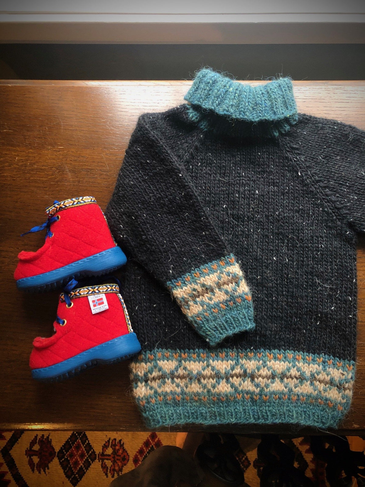 Qanikgenser sort tweed (barn)