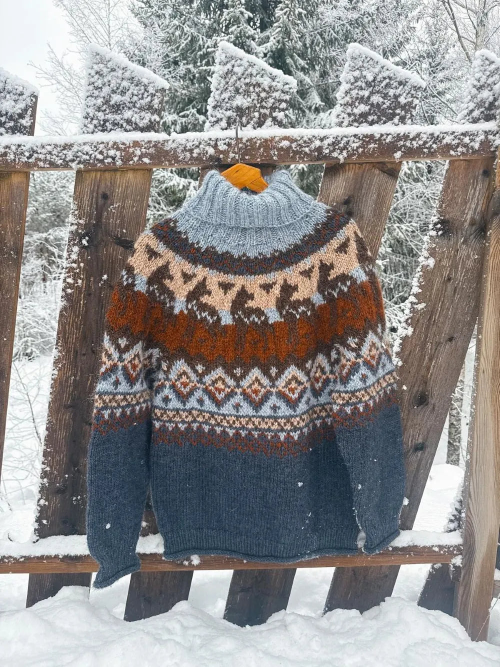 Takotna polar indigo og rust heather fra Villmarksgensere av Linka Neumann