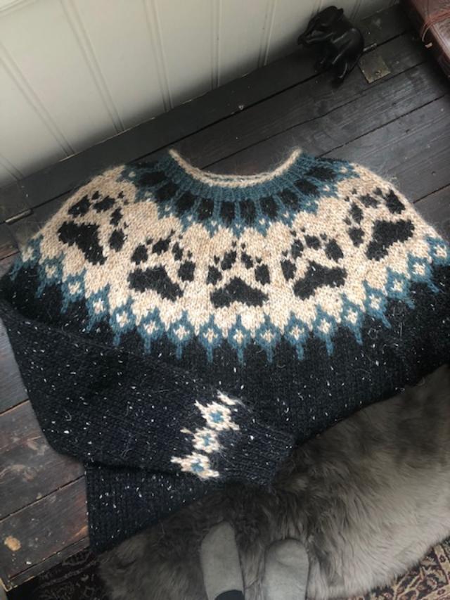 Villmarksgenseren sort tweed