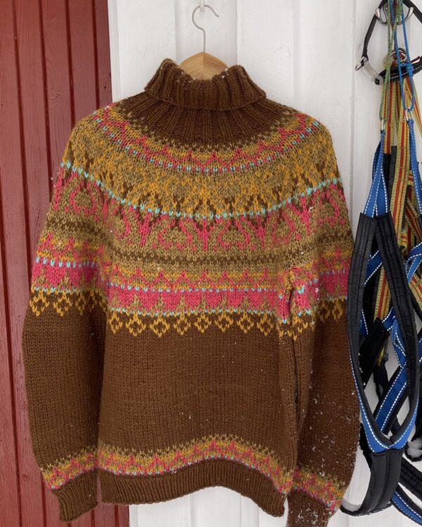 Alasuq brown and coral mottled