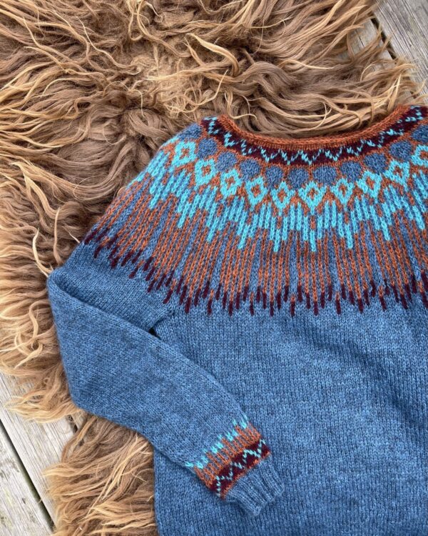 Hopi-Blau und Burgunder-Lila