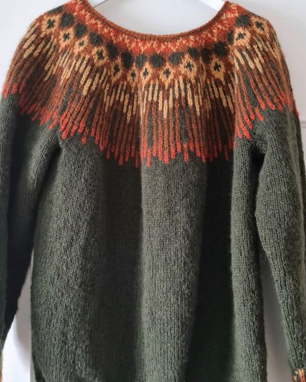 Hopi in dunklem Olivgrün