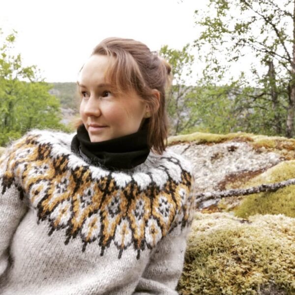 Tusseladd polar lys grå og gul