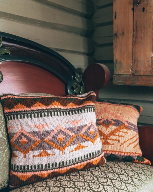 Nenana-Kissen in Ocker und Hellrosa