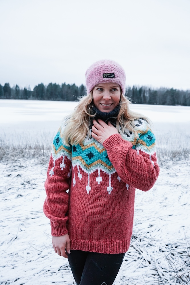 Der Listenpullover in heller Koralle
