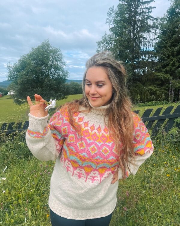 Matoaka rundfelling ecru og rosa