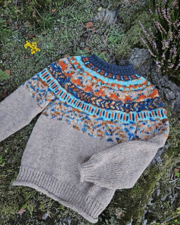 Okapi-Pullover in Beige-Melange und handgefärbtem Vamp 65