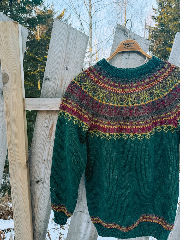 Alasuq Mid-Season tiefes Dunkelgrün und gesprenkeltes Dunkelbraun