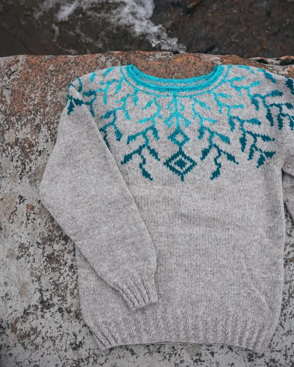 Harpa lys brun fra Vårkolleksjonen 2026 Villmarksgensere av Linka Neumann