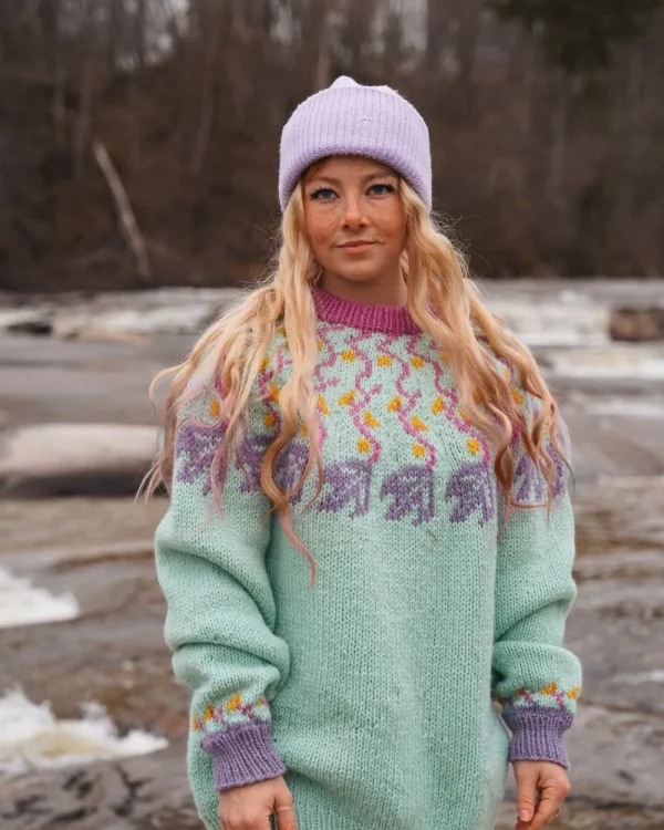 Alva mintgrønn 2 fra Vårkolleksjonen Villmarksgensere av Linka Neumann