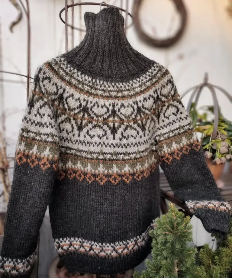 Alasuq polar black sheep heather and highland green wilderness sweater by Linka Neumann