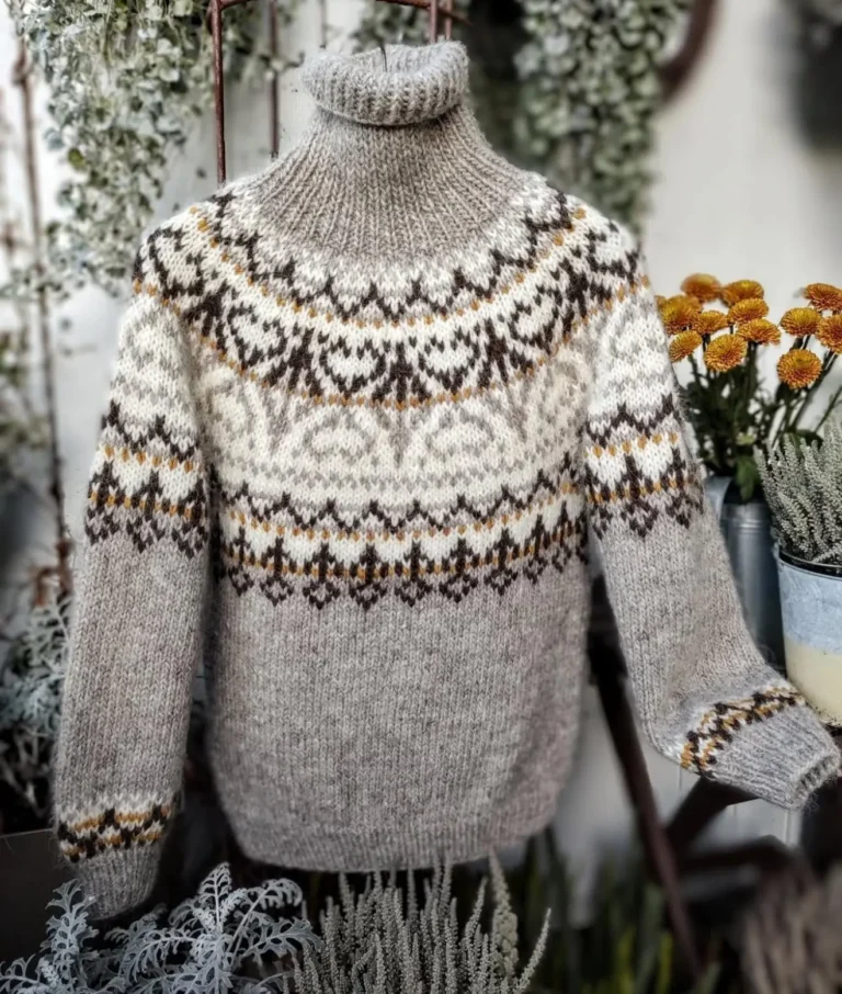 Alasuq polar light beige and chocolate heather wilderness sweater by Linka Neumann
