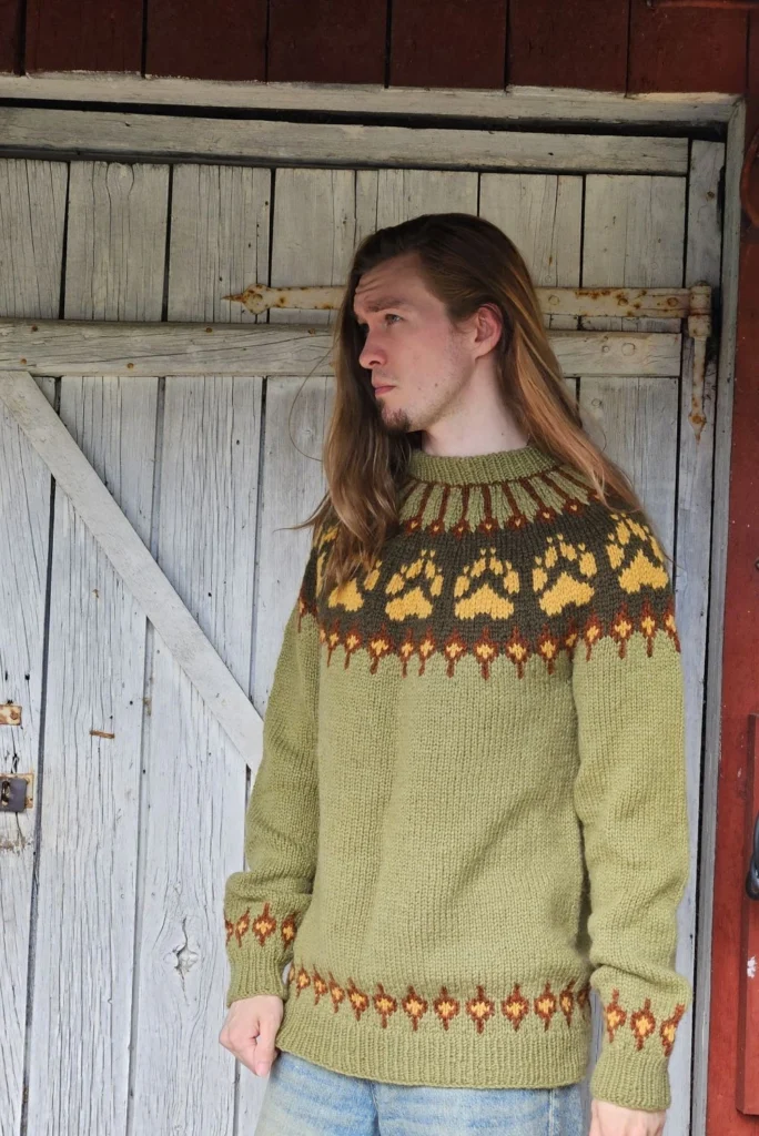 Kakigrønn ogsennepsgul Villmarksgenseren Vams fra Villmarksgensere av Linka Neumann