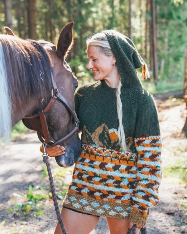 Harilagenser mosegrønn og håndfaret rust fra Villmarksgensere av Linka Neumann