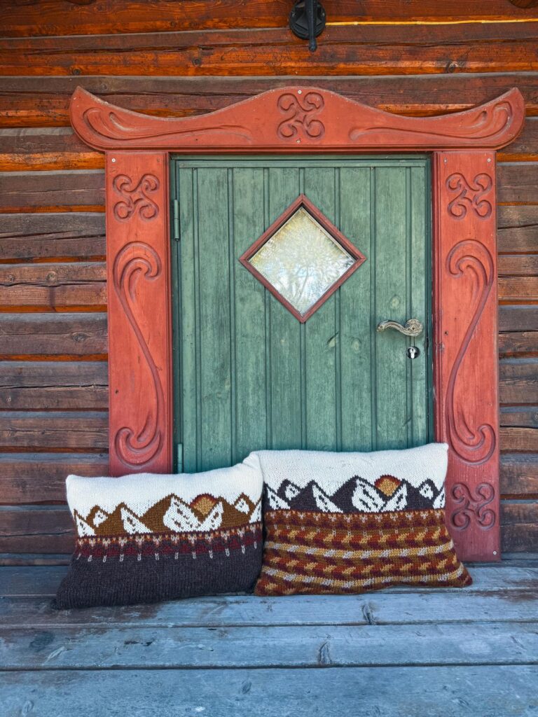 Harila putesett terakotta og brun fra Villmarksgensere av Linka Neumann