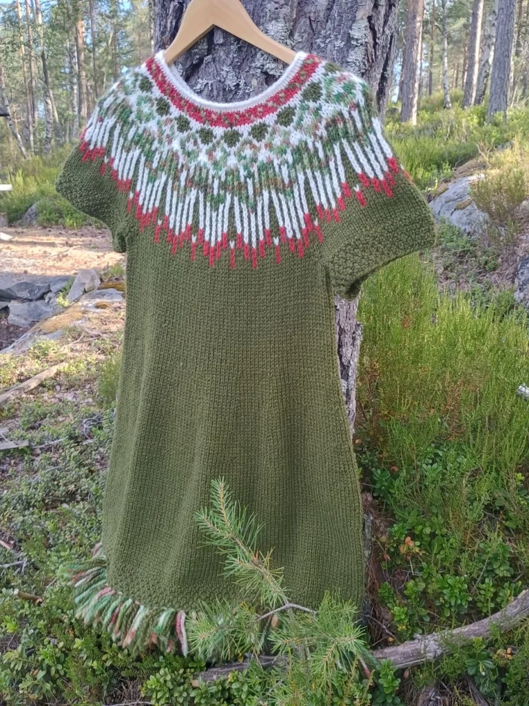 Hopi-Kleid waldgrün von Wilderness Sweaters by Linka Neumann