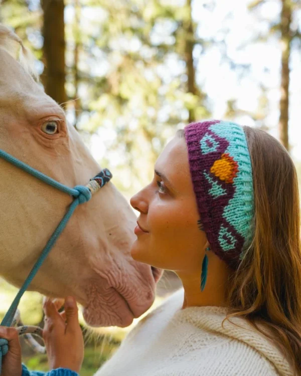 Harilakolleksjon Harila pannebånd fra Villmarksgensere av Linka Neumann