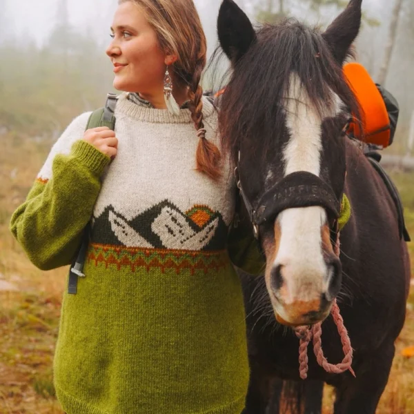 Harila mid-season lime og melert lys beige fra Villmarksgensere av Linka Neumann