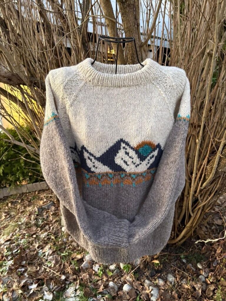 Harila mid-season melert mellombrun og lys beige fra Villmarksgensere av Linka Neumann