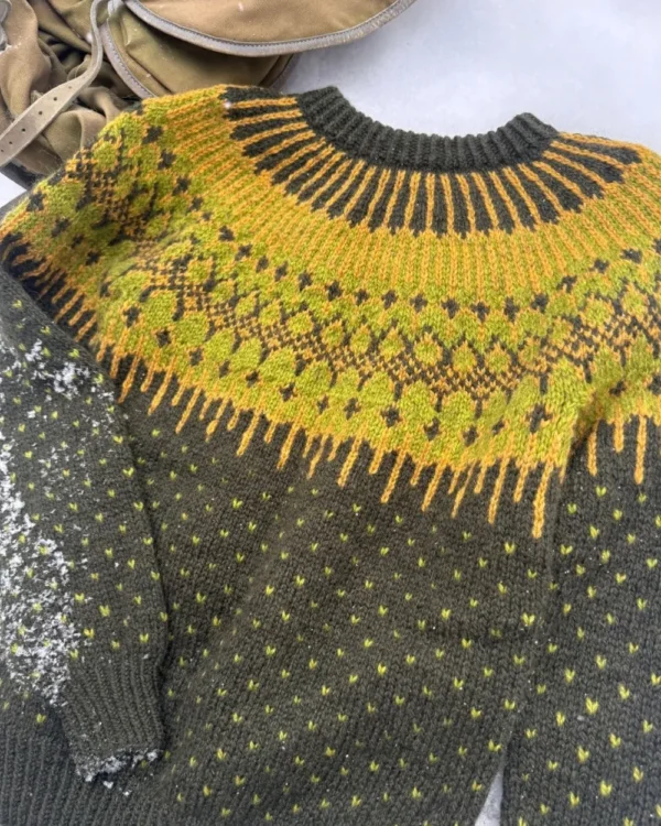 Føyka mid-season mørk olivengrønn fra Villmarksgensere av Linka Neumann