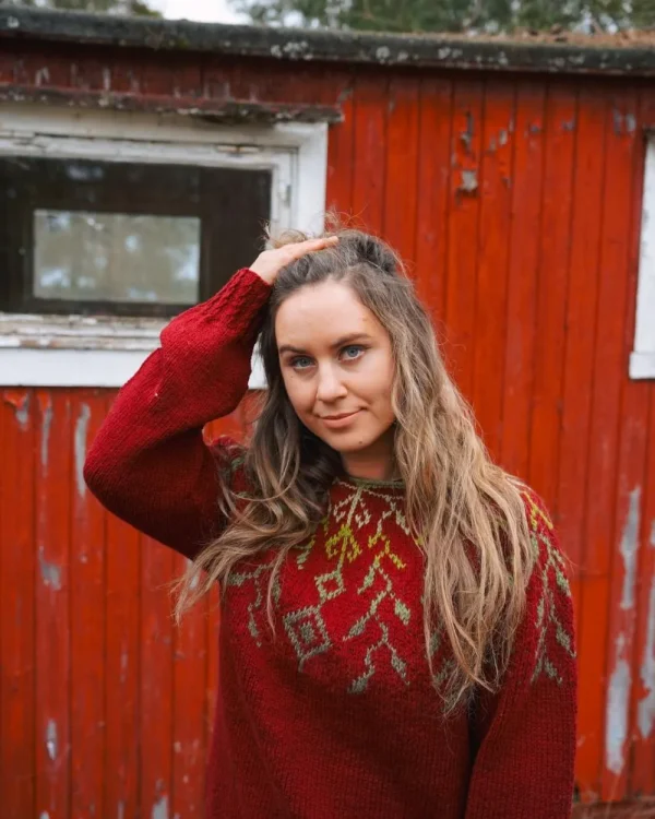 Harpa burgunder fra Vårkolleksjonen 2026 Villmarksgensere av Linka Neumann