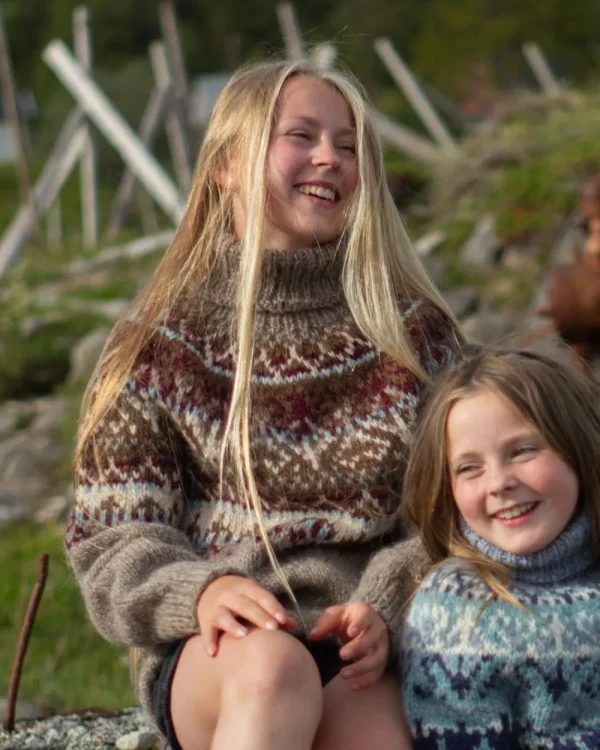Alasuq polar barn Oatmeal heather fra Villmarksgensere av Linka Neumann