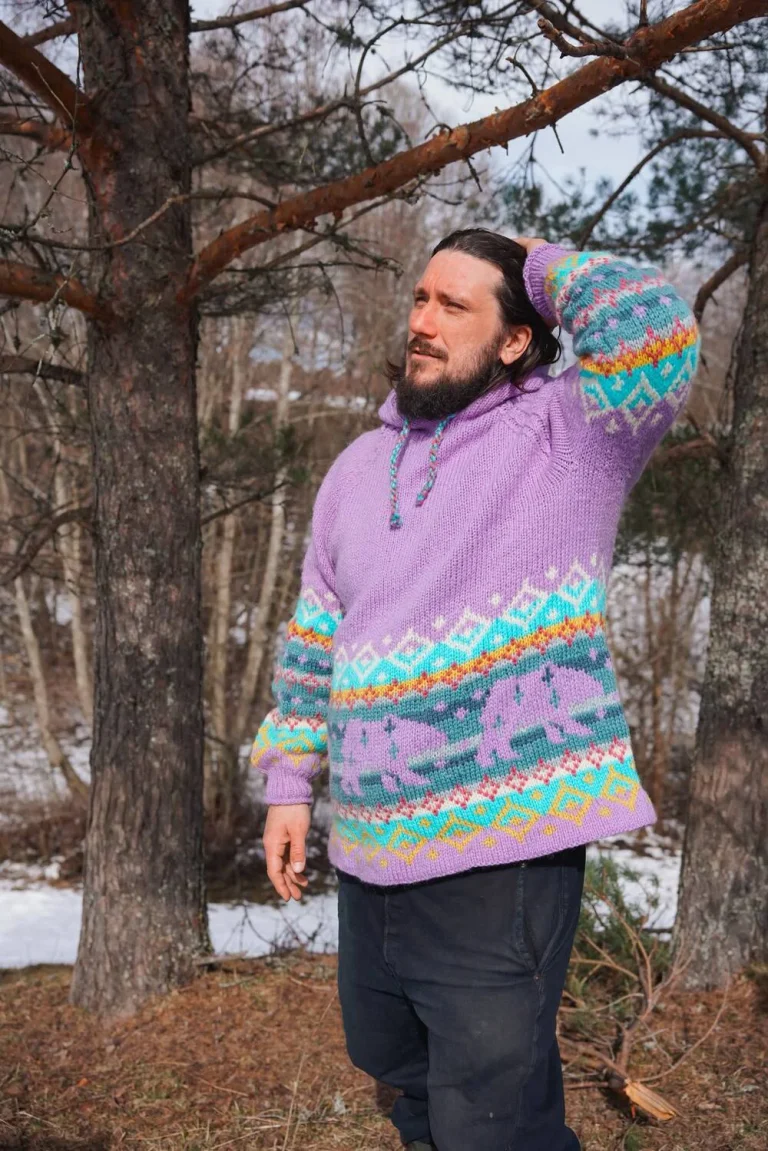 Weißbär-Polar-Hellviolett von Wilderness Sweaters by Linka Neumann